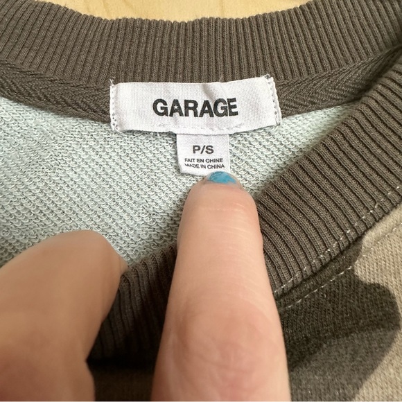 Garage Women’s Camouflage Crop Sweatshirt Top Camp Green Sz Small - Picture 3 of 6